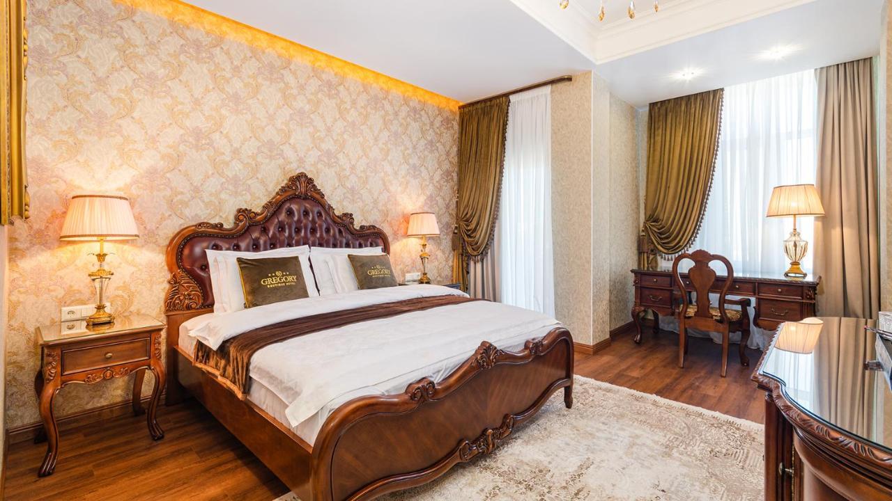 Gregory Boutique Hotel Chişinau Exteriör bild A bedroom in the hotel