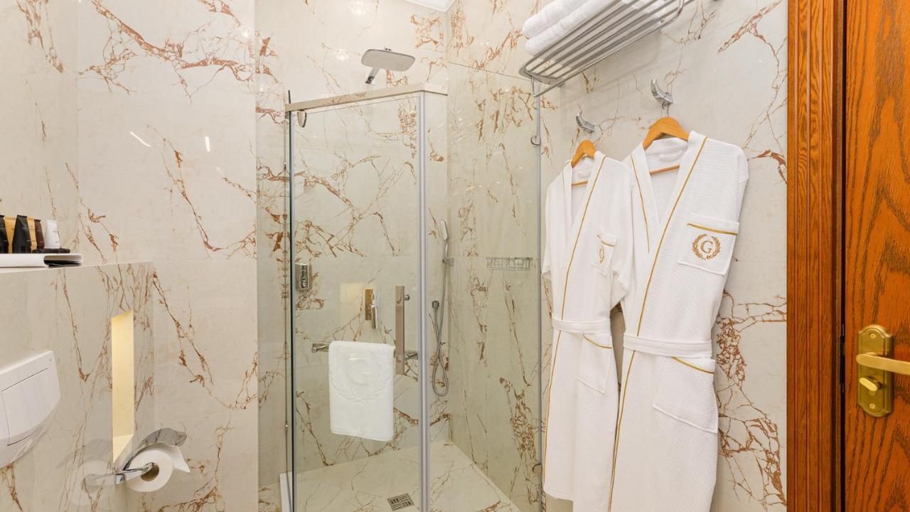 Gregory Boutique Hotel Chişinau Exteriör bild Bathroom