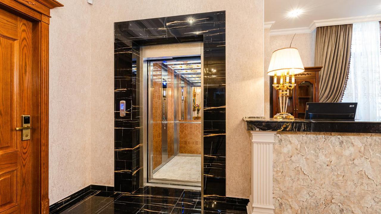 Gregory Boutique Hotel Chişinau Exteriör bild A residential elevator