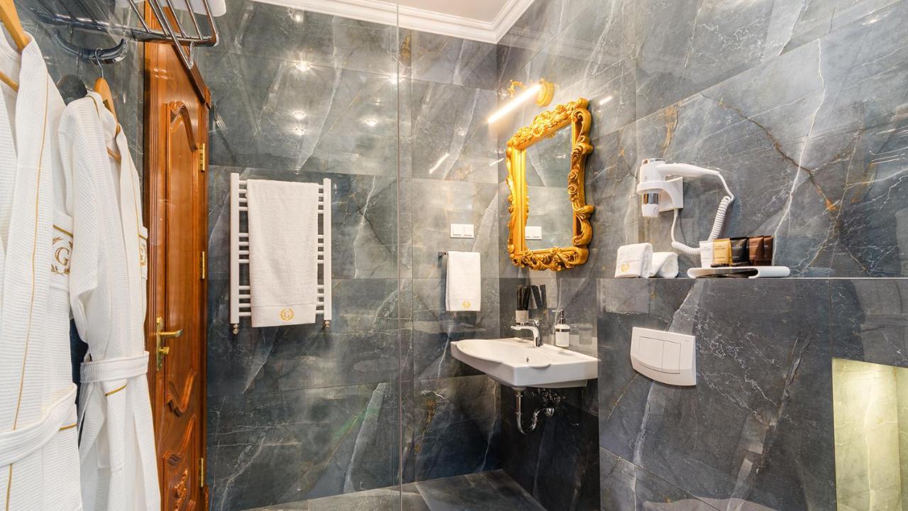 Gregory Boutique Hotel Chişinau Exteriör bild Bathroom
