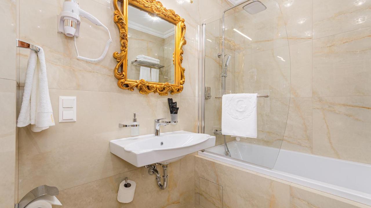 Gregory Boutique Hotel Chişinau Exteriör bild Bathroom with shower screen