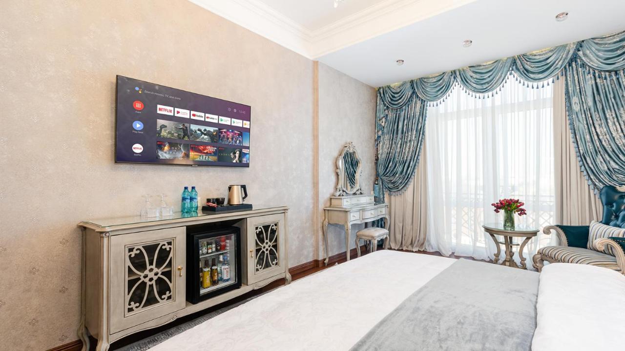 Gregory Boutique Hotel Chişinau Exteriör bild A 4K UHD TV