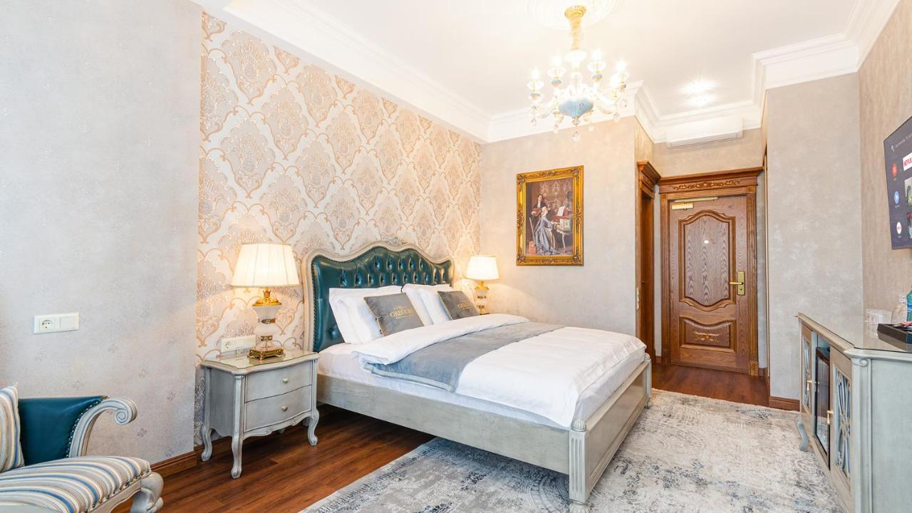 Gregory Boutique Hotel Chişinau Exteriör bild A bedroom