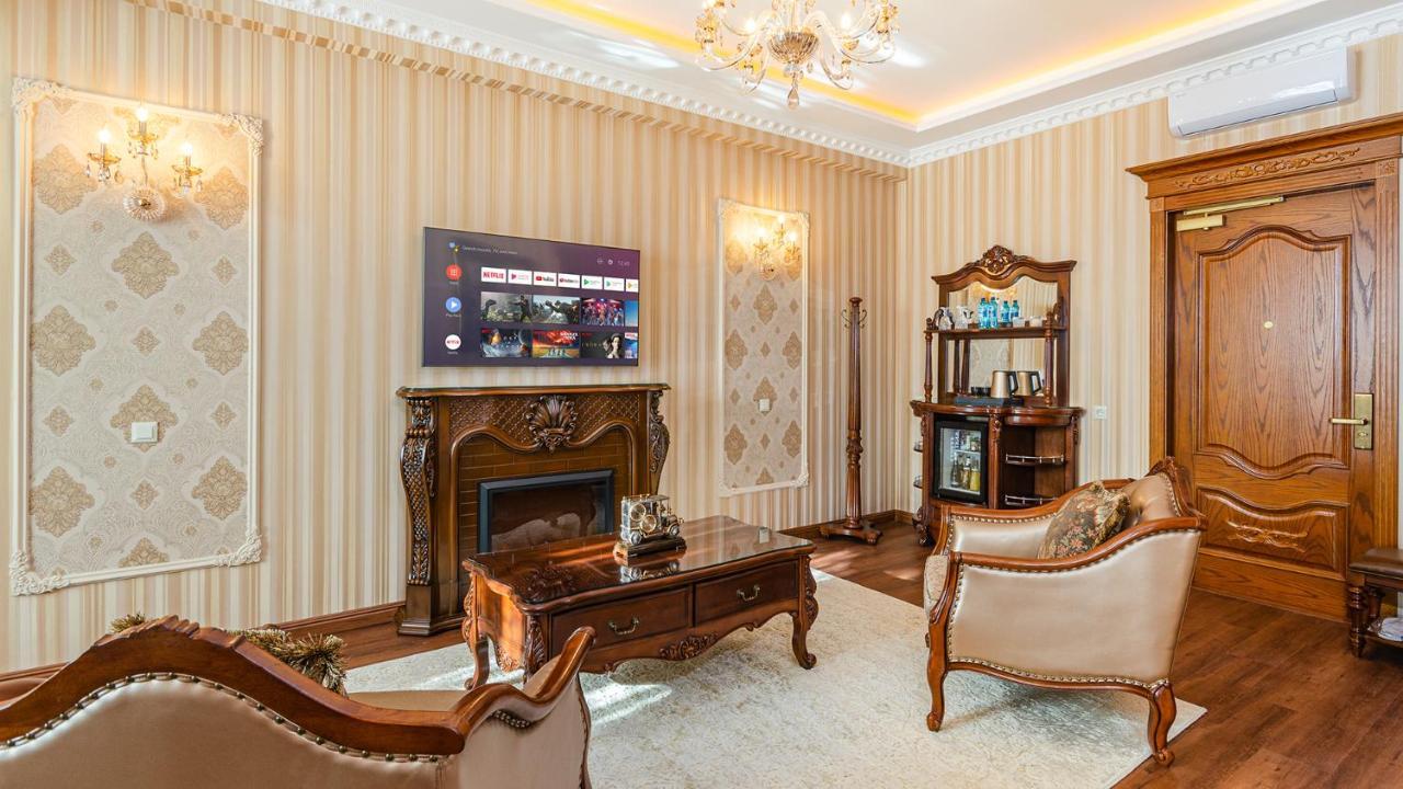 Gregory Boutique Hotel Chişinau Exteriör bild A living room with a fireplace