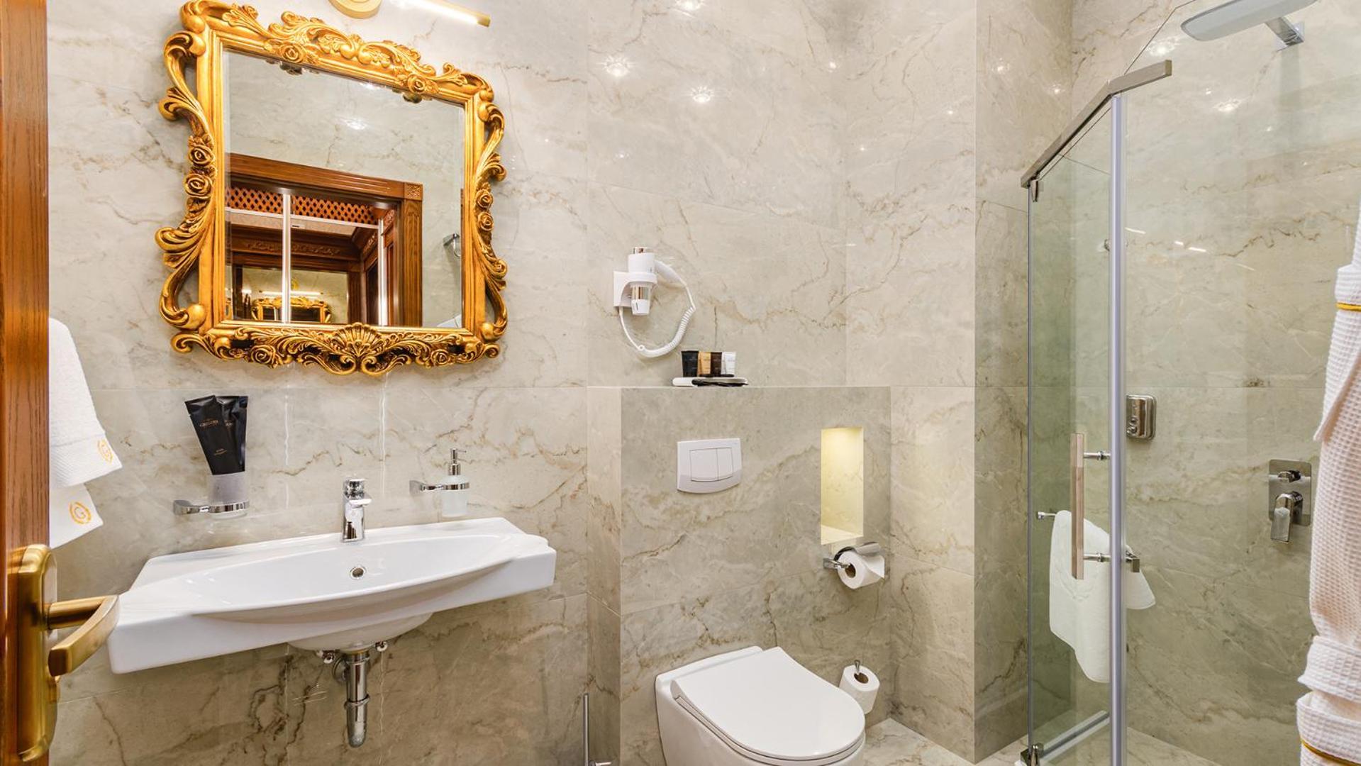 Gregory Boutique Hotel Chişinau Exteriör bild Bathroom